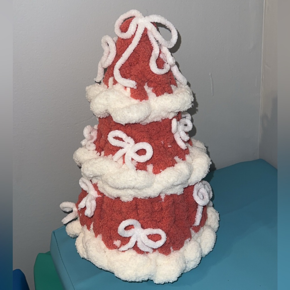 Chunky Knit Pink Holiday Bow Tree